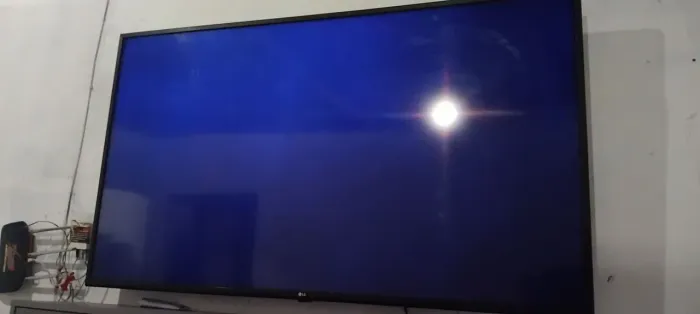 Tv de 60 polegadas LG, tela ficou toda azul do nada . Bem conservada