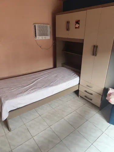 Cama de solteiro com Guarda Roupa