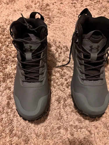 Tênis trolha Under Armour Defense Mid Masculino 42 - pouco usado