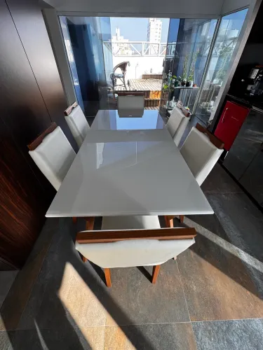 Mesa de Jantar 6 Lugares com Tampo de Vidro Branco + 6 Cadeiras Estofadas