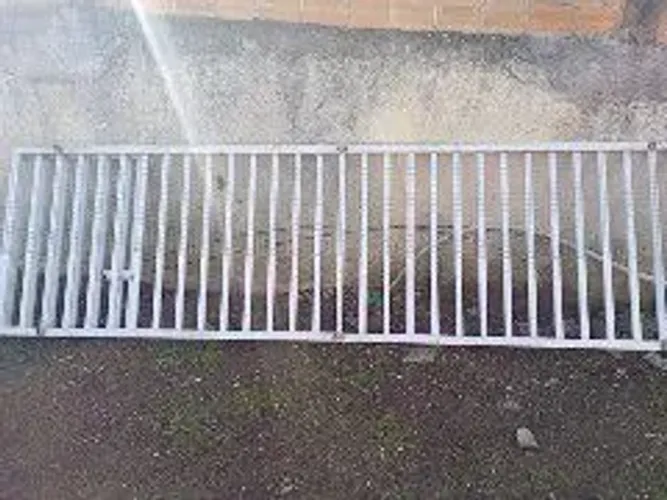 Grade com portão medidas 4 metros/altura 95cm