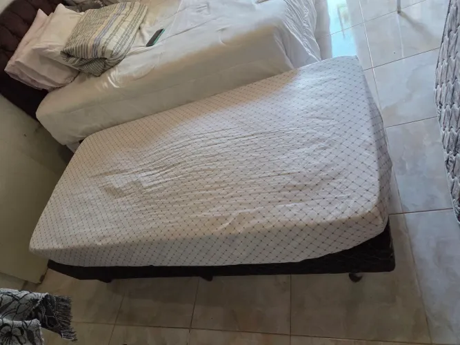 vendo box e colchão de solteiro