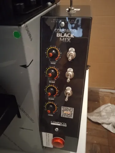 Máquina de salgados nova na caixa, 5000 mil salgados por hora.