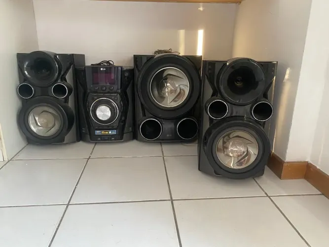 Aparelho de som LG com 2 caixas + 1 grave