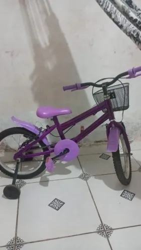 Vendo essa bicicleta infantil aro 14 com pouco tempo de uso