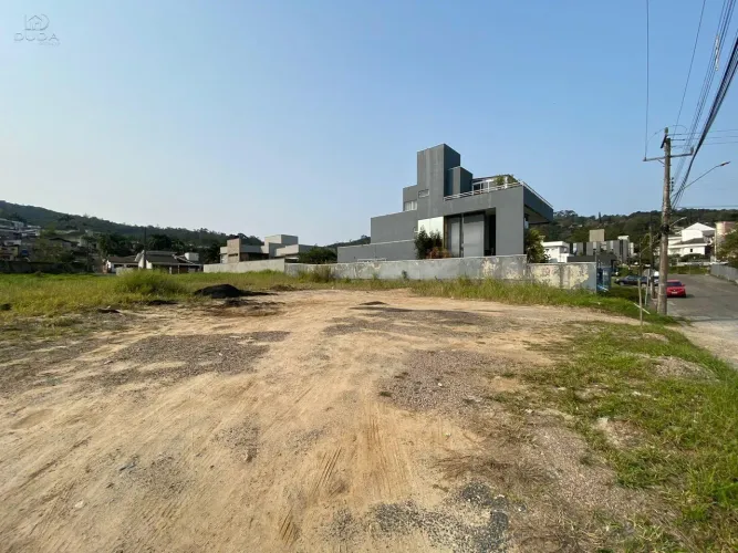 Terreno Comercial com 1.599,58m².
