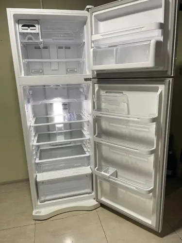 GELADEIRA ELECTROLUX SEMI NOVA 220V 459L FROSTFREE