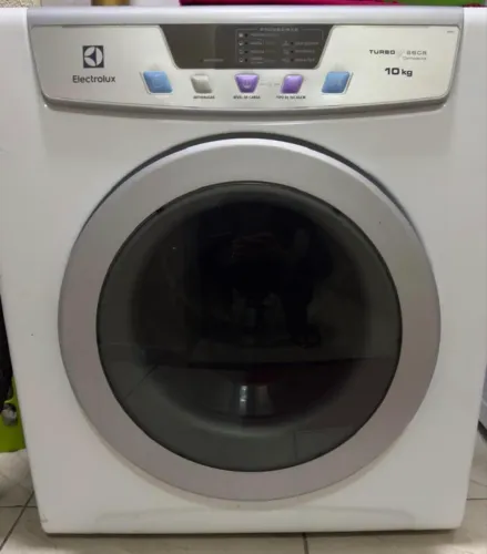 Vende-se Secadora 10kg Eletrolux