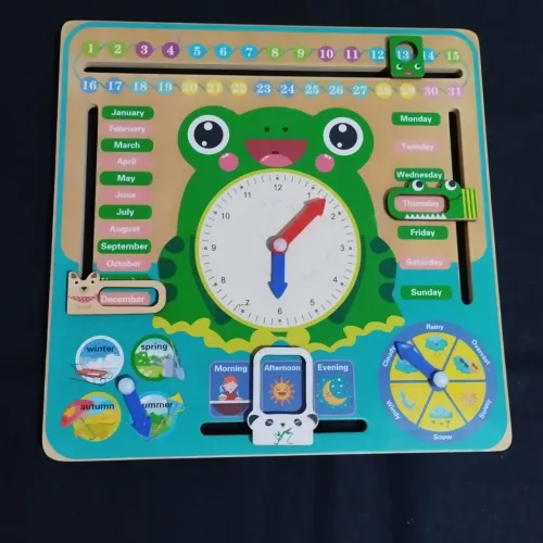Painel Educativo Montessori de Madeira com Relógio e Calendário em inglês.