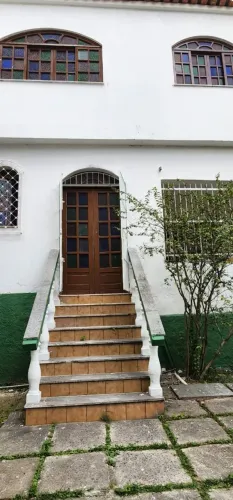 Casa 3 quartos, (sendo uma suíte) centro de Vitória.