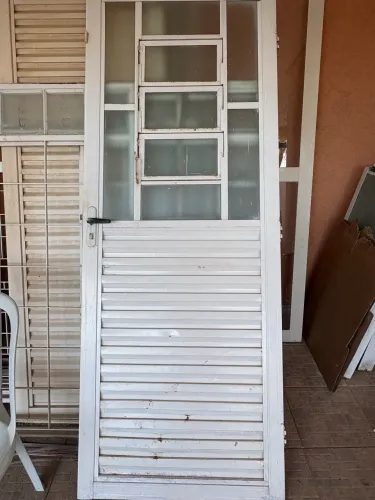 Vendo porta de alumínio