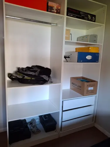 Vende se guarda roupas