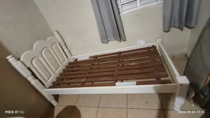 Cama solteiro madeira maciça 