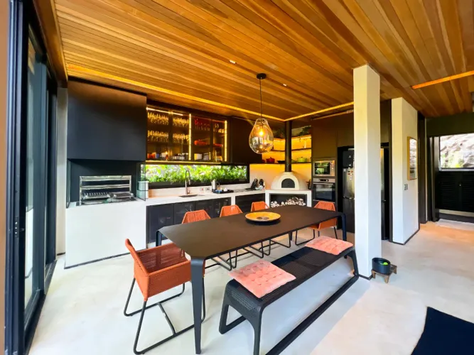 Casa no condomínio Alpes da Cantareira para venda com 3 quartos, sendo 3 suítes, 350m²