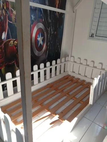 Cama montessoriana em peroba rosa