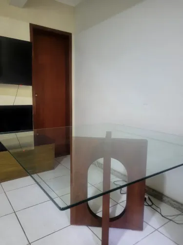 Mesa quadrada de jantar para 6-8 lugares - usada - 1,30x1,30