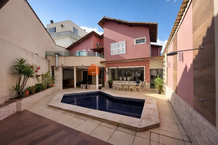 Casa á venda de 5 quartos com 2 suítes e 5 vagas no bairro Palmares em Belo Horizonte MG