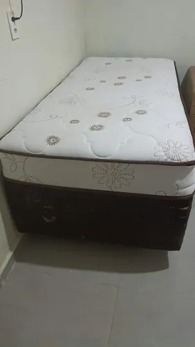 Cama de solteiro semi nova