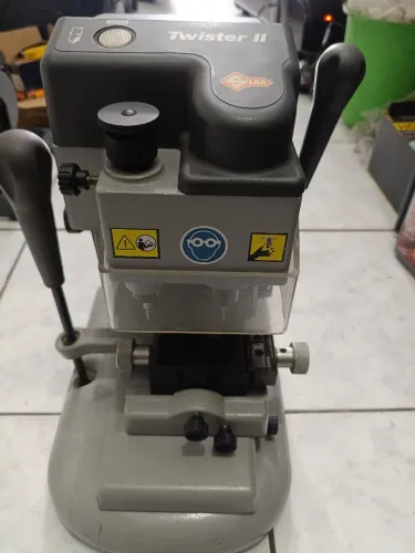 Máquina de copiar chaves silca