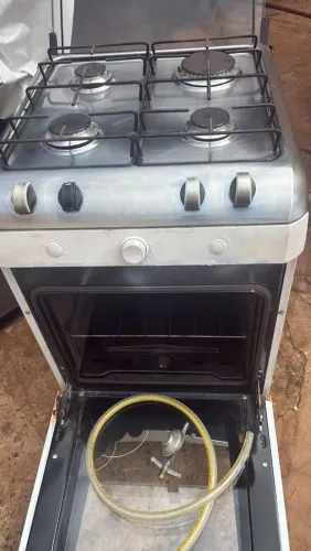 Vendo fogão 4 bocas em boas condições funcionando tudo perfeitamente 