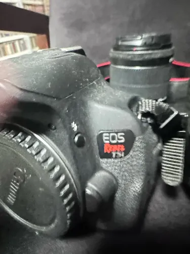 Máquina Fotográfica Cânon Rebel T5i
