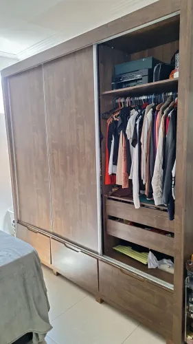 Guarda roupa grande