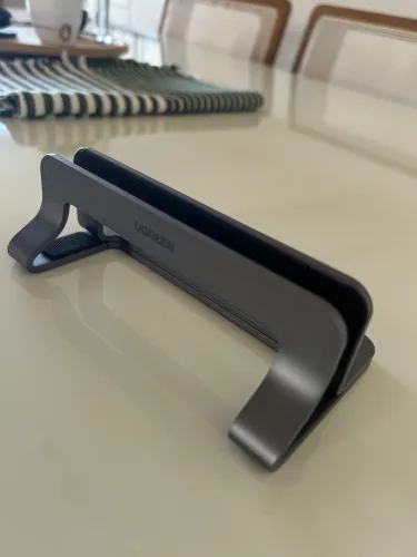 Suporte vertical alumínio Ugreen para laptop/tablet