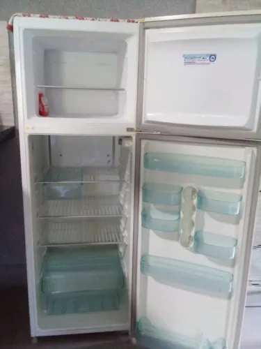 Vende se geladeira Eletrolux