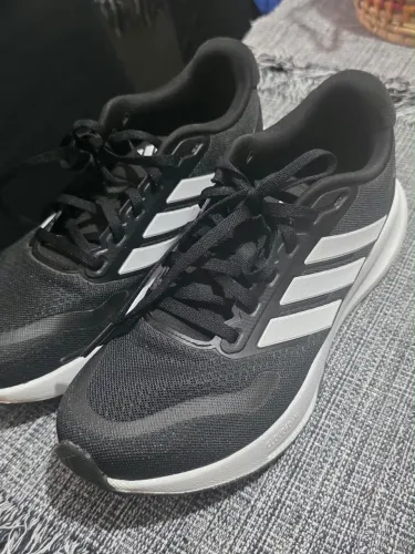 Tênis adidas