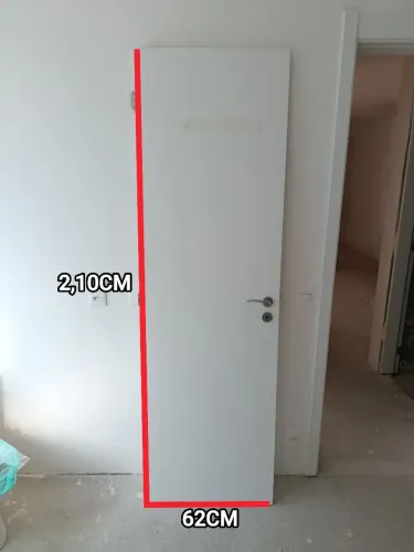PORTA COM MAÇANETA