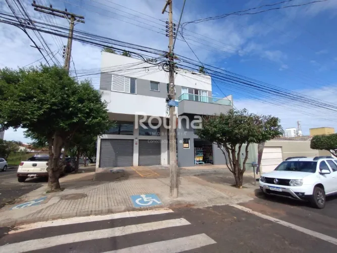 Apartamento para alugar, 2 quartos, Segismundo Pereira - Uberlândia/MG - Rotina Imobiliári