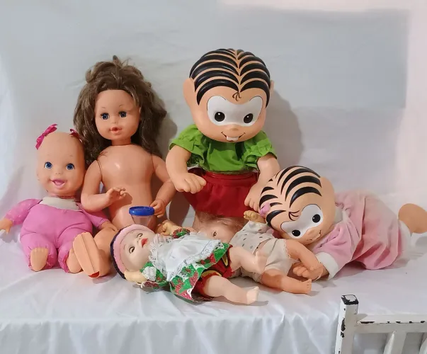 Lote de bonecas antigas para restauro