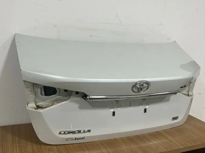 TAMPA TRASEIRA COROLLA 2023 C/ PEQUENO DETALHE