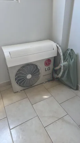 Ar condicionado 9 btus, ótimo estado, vendendo por que vou mudar. 