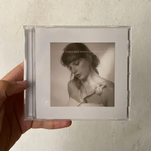 CD Taylor Swift - The Tortured Poets Department + Bonus But Daddy I Love Him (Seminovo)
