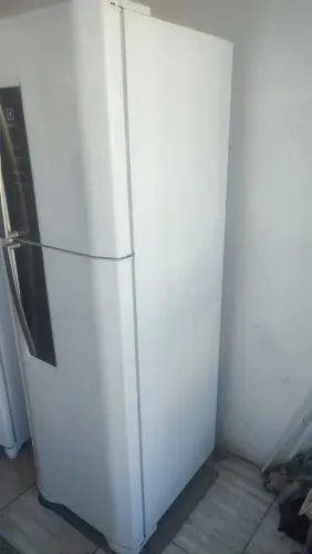 Vendo essa linda geladeira funcionando perfeitamente 