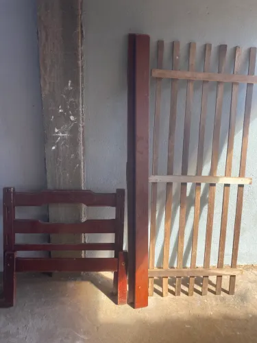 Vendo Cama de Solteiro