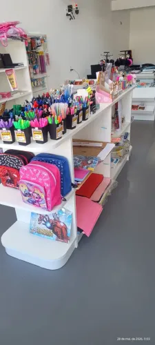 Expositor ilha com prateleiras 