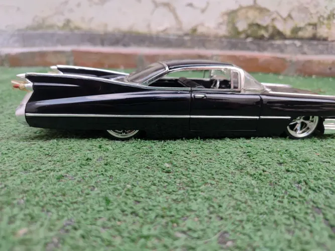 Miniatura Cadillac Coupe DeVille 1959 - Jada Toys - Escala 1:24