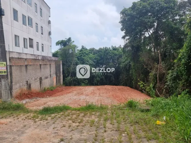 Terreno à Venda em Serraria, São José - SC