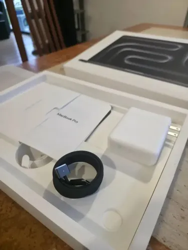 Macbook Pro M5 14pol. 16/ 1TB SSD zero com garantia de 1 ano Apple.