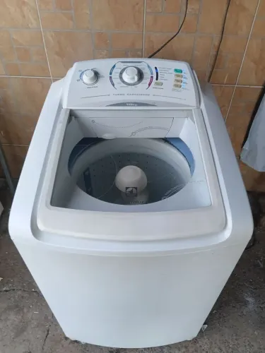 Máquina Electrolux 10kg entrego