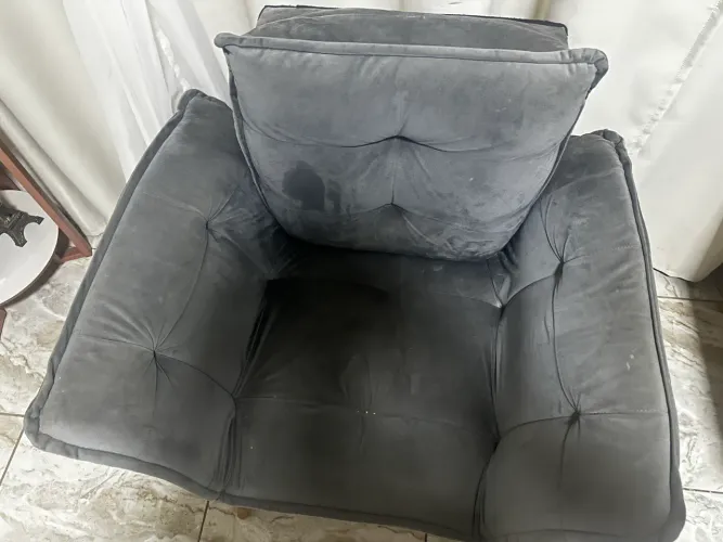 Par de poltronas conservadas