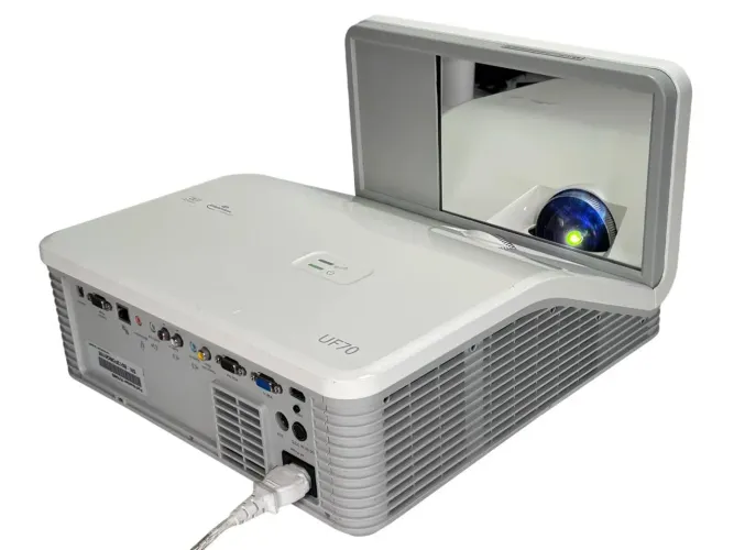 Projetor SMART UF70 - 3000 luméns - Curta distância - HDMI/VGA/AV - Autofalante integrado