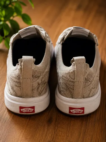 Tênis VANS UltraRange - cor Bege, n. 40