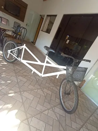 Bicicleta tandem 2 lugares faltando os pé de vela e banco quadro de alumínio