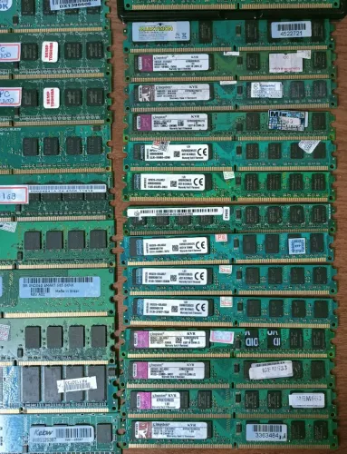 Lote de memórias RAM e Processadores para PC