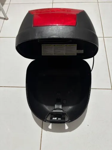 Vendo Baú GIVI EXCELENTE ESTADO 220,00 R$