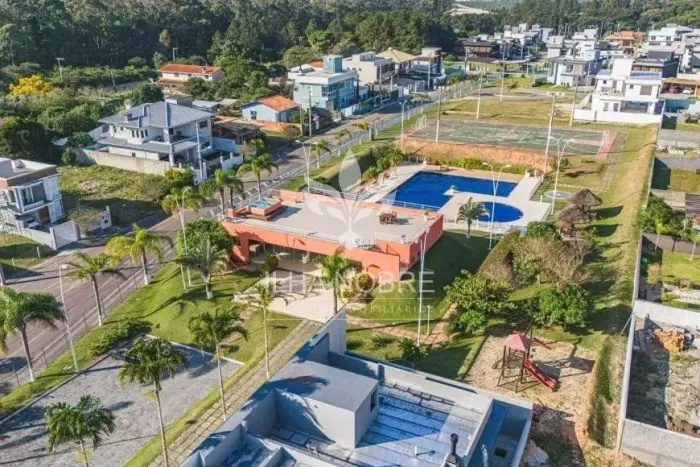 Casa em condomínio 4 quartos sendo 2 suítes para venda na avenida Red Park Florianópolis c