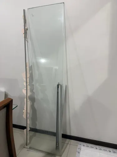 Box de vidro para banheiro incompleto 